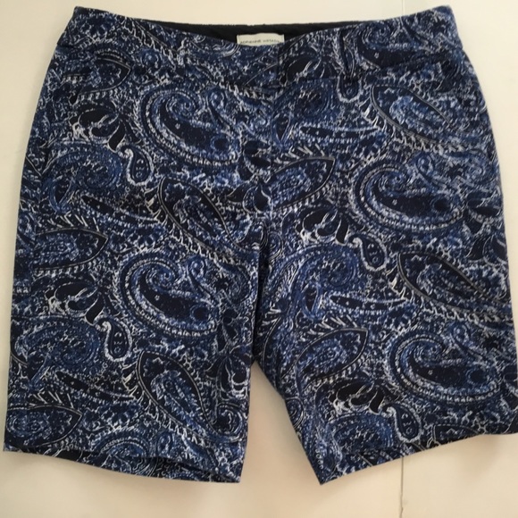Adrienne Vittadini blue and white paisley print cotton stretch shorts - Picture 2 of 9